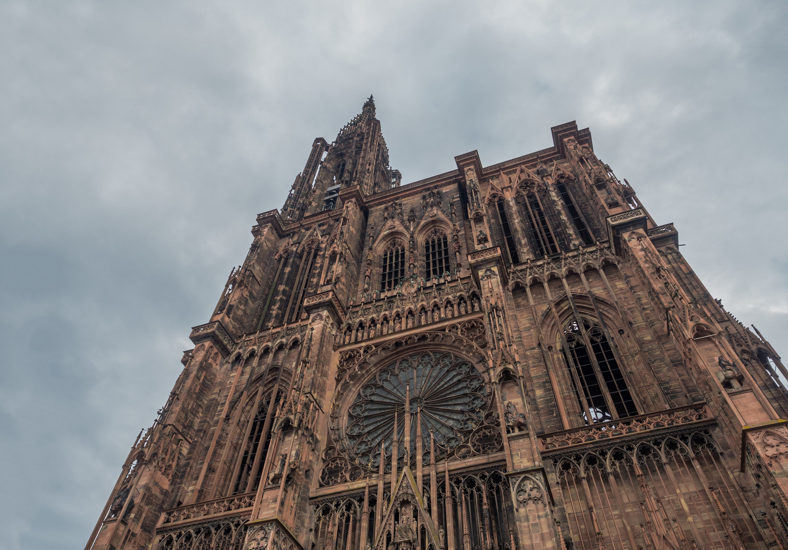Quelle est l’histoire fascinante derrière la majestueuse Cathédrale Notre-Dame de…