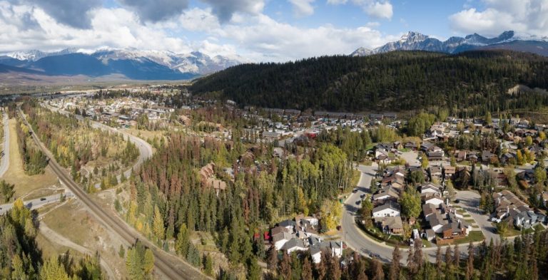 Découvrez Jasper, le paradis sauvage des Rocheuses canadiennes,…