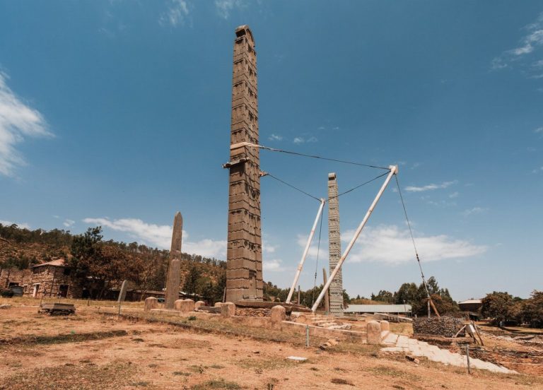 Découvrez le mystère millénaire de la Stèle d’Obélisque…