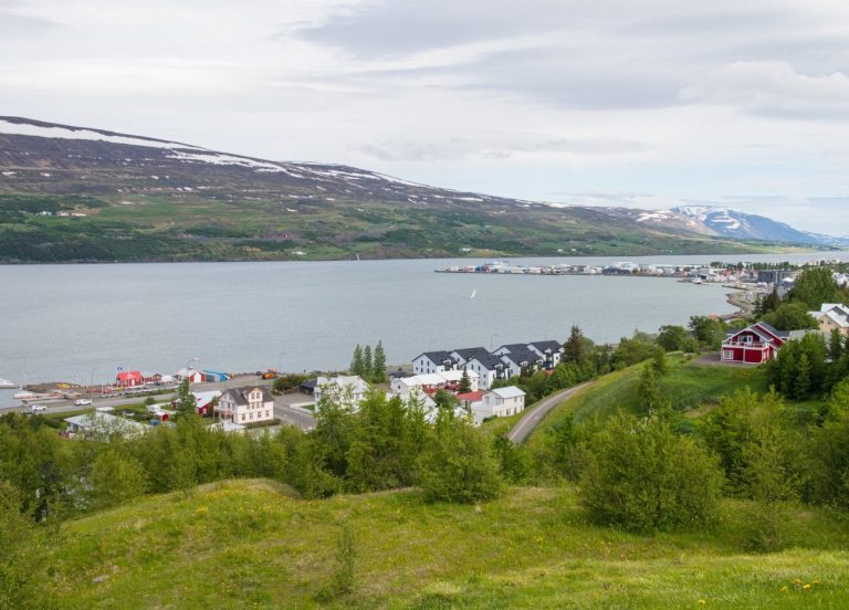 Découvrez le paradis caché d’Akureyri : la baignade…