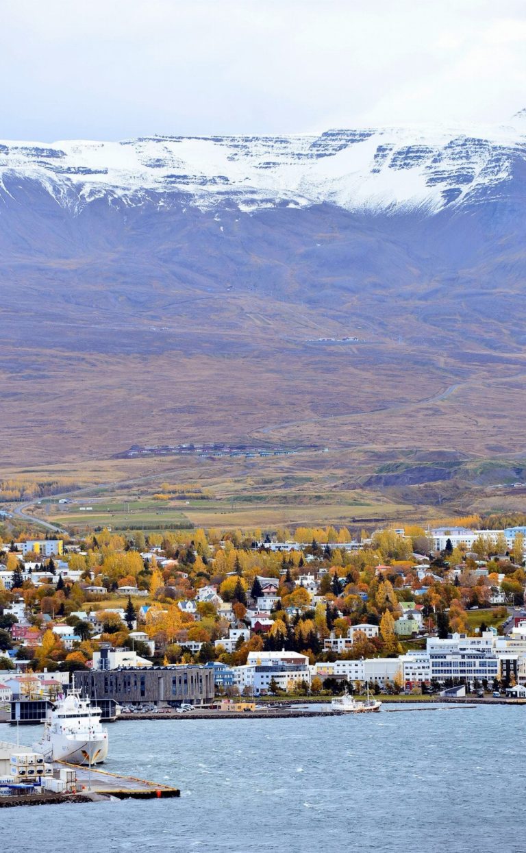 Découvrez les bains naturels d’Akureyri : un oasis…