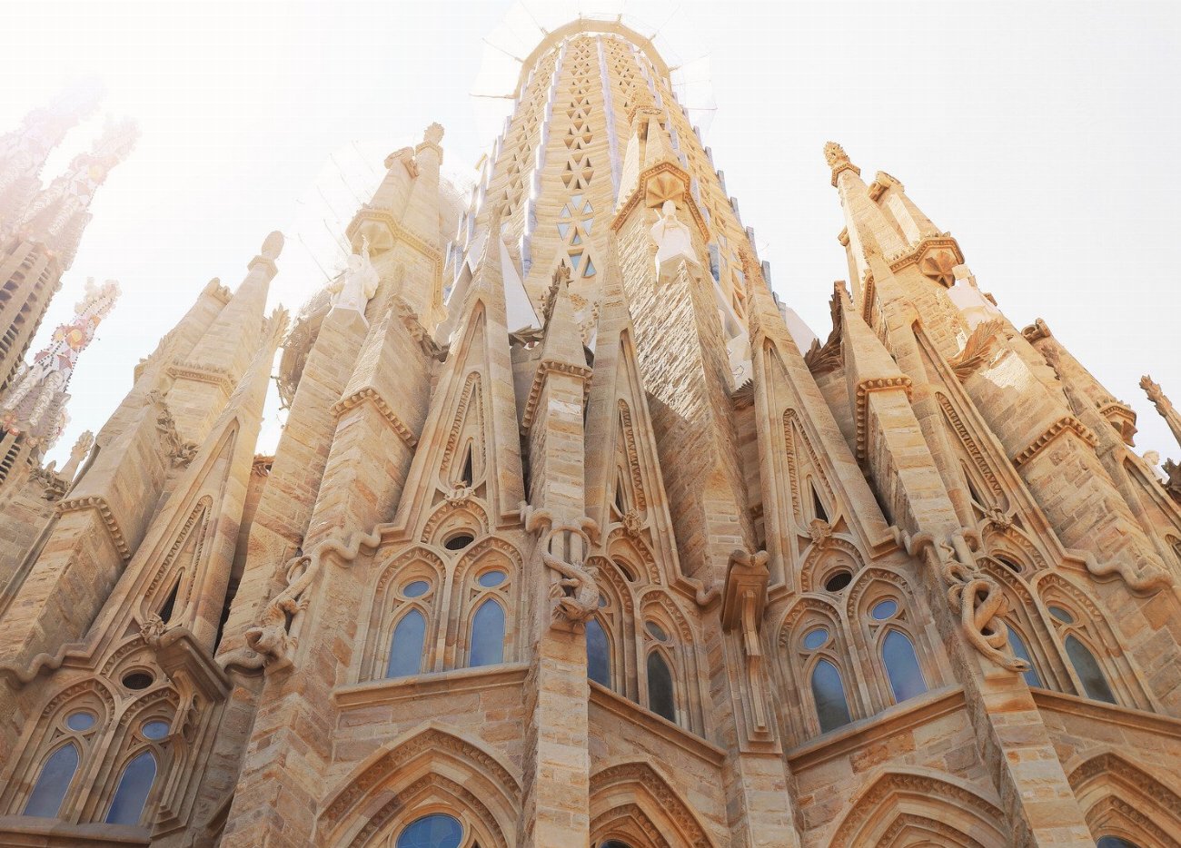 Découvrez les secrets éblouissants de Park Güell à Barcelone :…