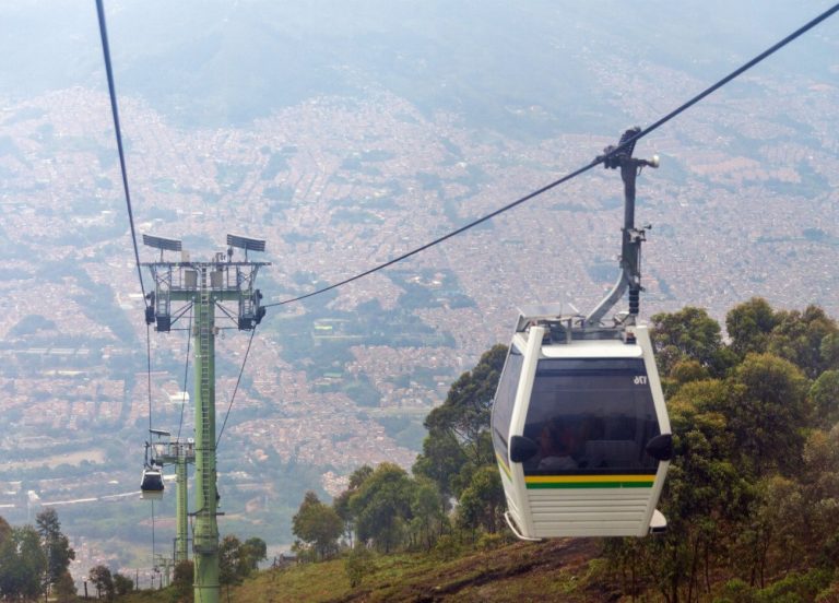Découvrez Medellín, la métamorphose urbaine et la vie…