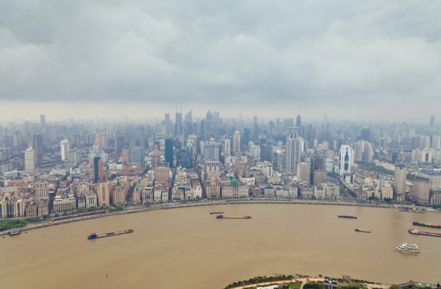 Embarquez pour une incroyable croisière sur la Rivière Huangpu : Découvrez Shanghai comme jamais auparavant !