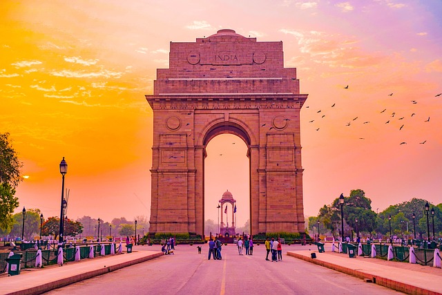 Explorez les jardins luxuriants qui entourent le Taj Mahal
