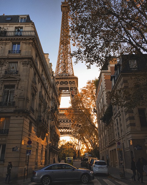 Découvrez les astuces pour monter gratuitement en haut de la Tour Eiffel