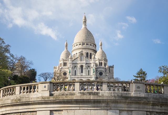 Profitez d'une vue imprenable sur Paris depuis le sommet de la Tour Eiffel