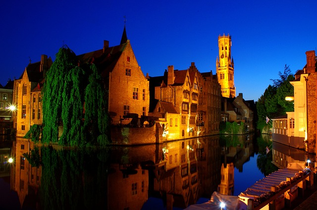 Explorez les canaux pittoresques de la Venise du Nord