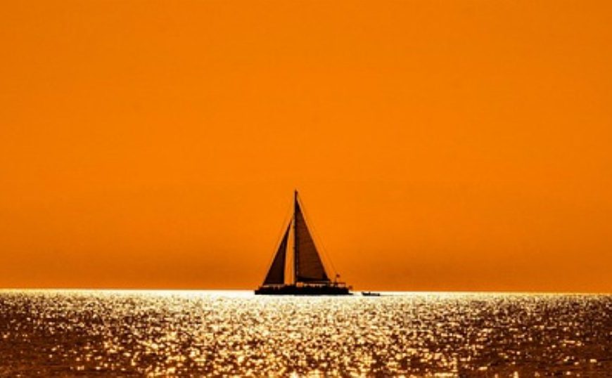 La vérité sur la location de catamaran : voile ou moteur, quelle est la meilleure option ?