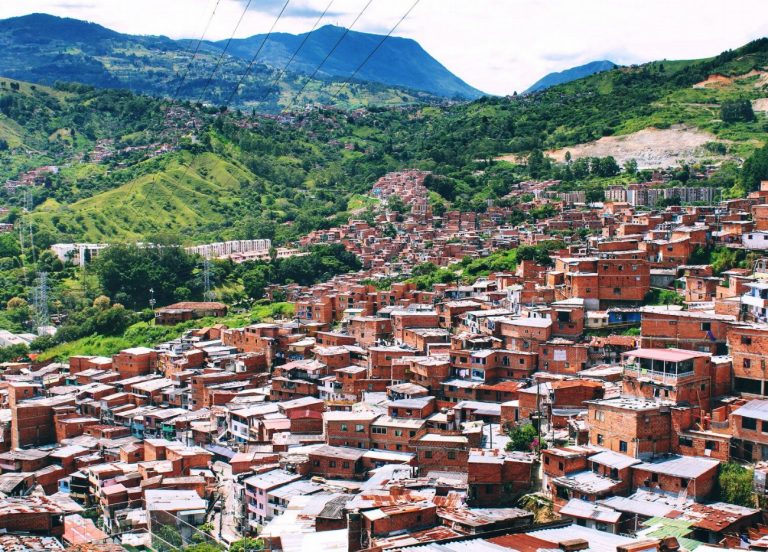 Medellín : Découvrez la métamorphose urbaine qui vous…