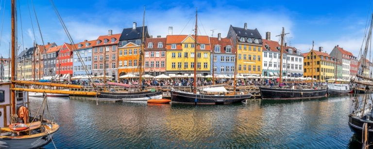 Plongez dans l’atmosphère enchanteresse des canaux de Copenhague,…