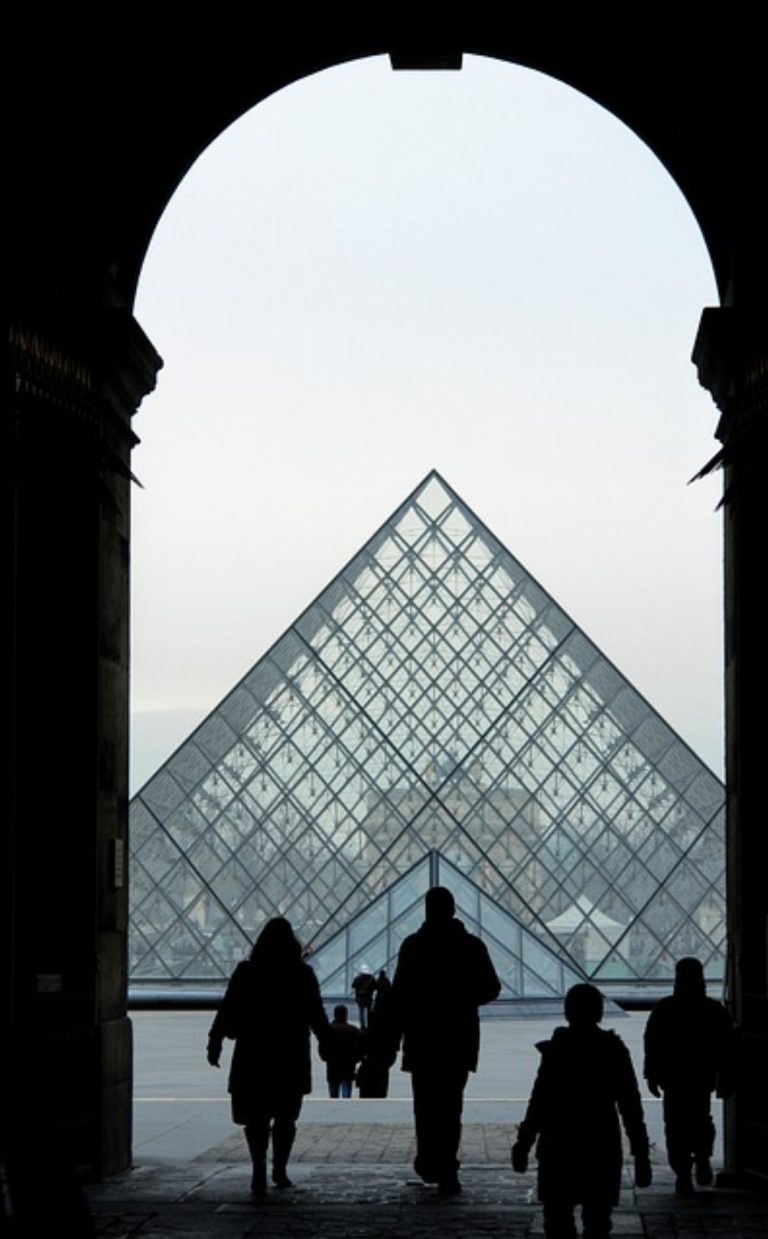 Plongez dans les mystères du Louvre : découvrez…