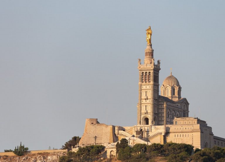 Révélations sur le Vieux-Port de Marseille : Un…